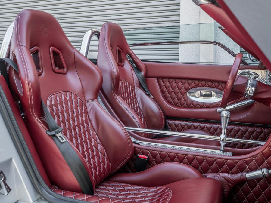 Интерьер Spyker C8 Spyder 2006 года  (фото 81 из 131)
